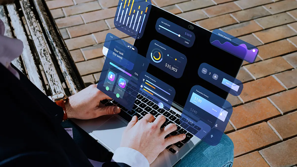 reforma tributária - pessoa usando notebook e da tela saem gráficos com dados fiscais e tributários