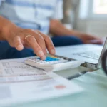 CFOP 5152 - pessoa emitindo nota fiscal em empresa